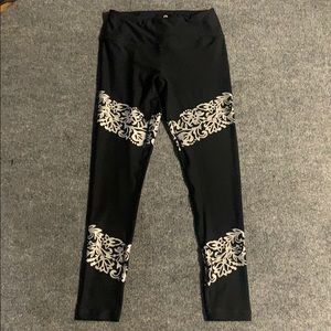NWOT 90 degree by reflex black and silver leggings